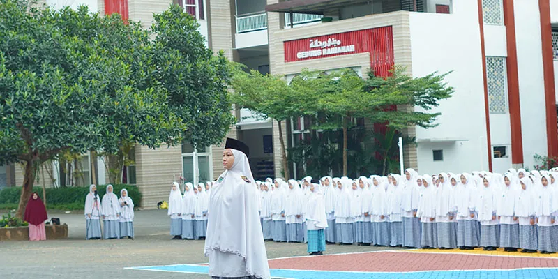 ANTUSIASME-PARTISIPASI-SANTRI-MENYALAKAN-GELORA-KEMERDEKAAN-INDONESIA