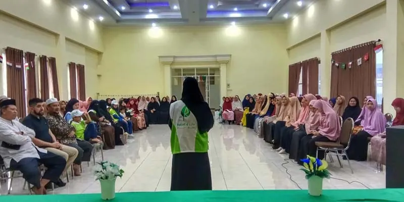 SMP-SMA AR-ROHMAH PUTRI TERIMA KUNJUNGAN DARI TIMUR TENGAH